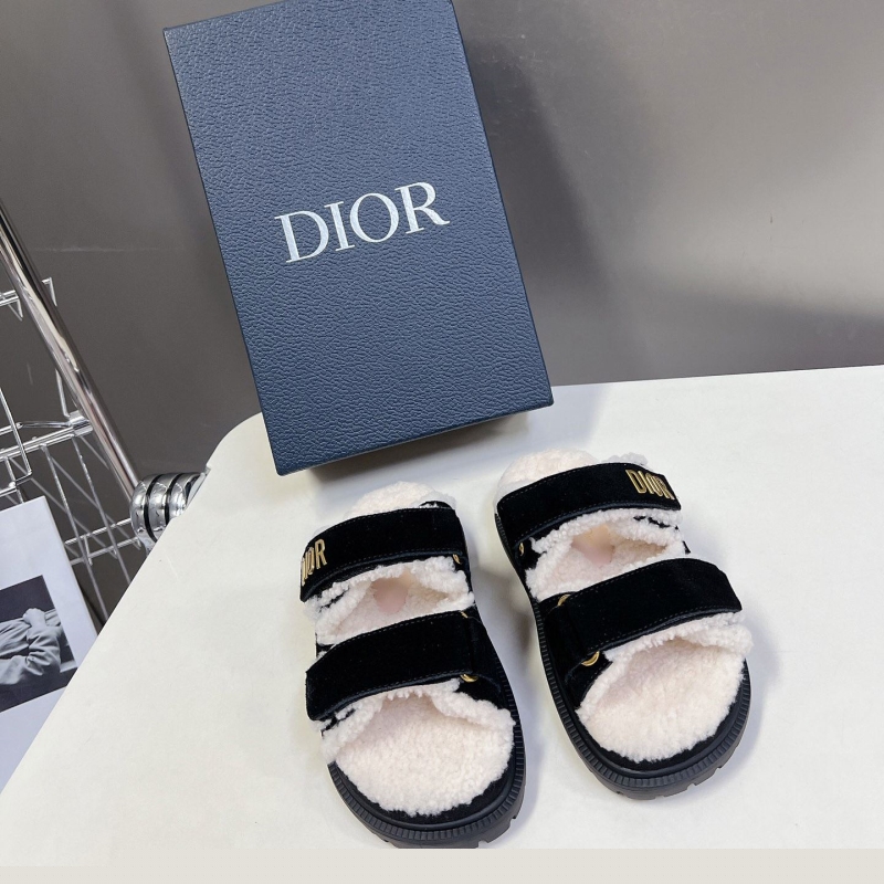 ch**an D*or slippers